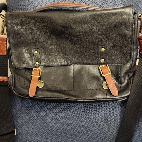 Fossil Men’s Defender Messenger Black Bag - Picture 13 of 16